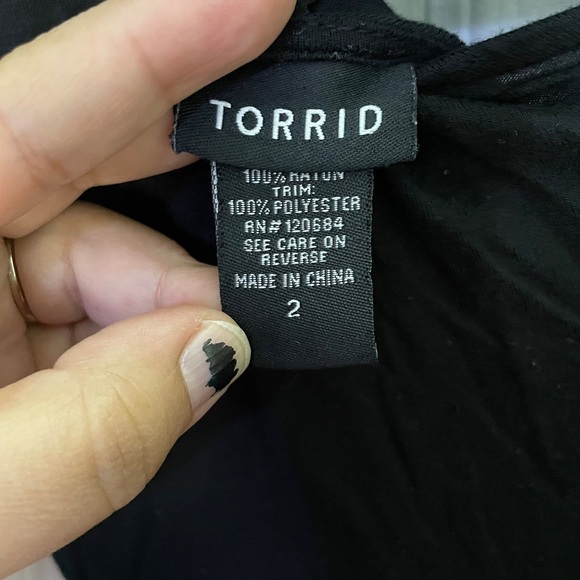 Black flowy top with cute back - Picture 3 of 3